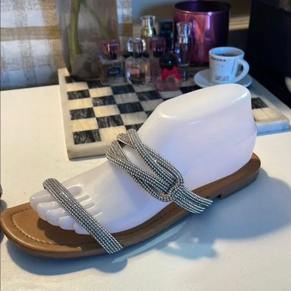 Rouge! Gold and Silver Sandals with Metallic Floral Design - Picture 6 of 12